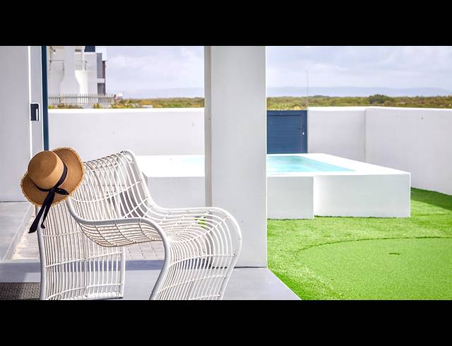 6 BEDROOM HOUSE FOR SALE IN DWARSKERSBOS